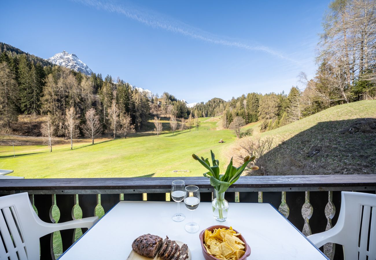 Studio in Vulpera - 9303 Gemütliches, zweckmässig eingerichtetes Studio mit Balkon und Golfplatzblick