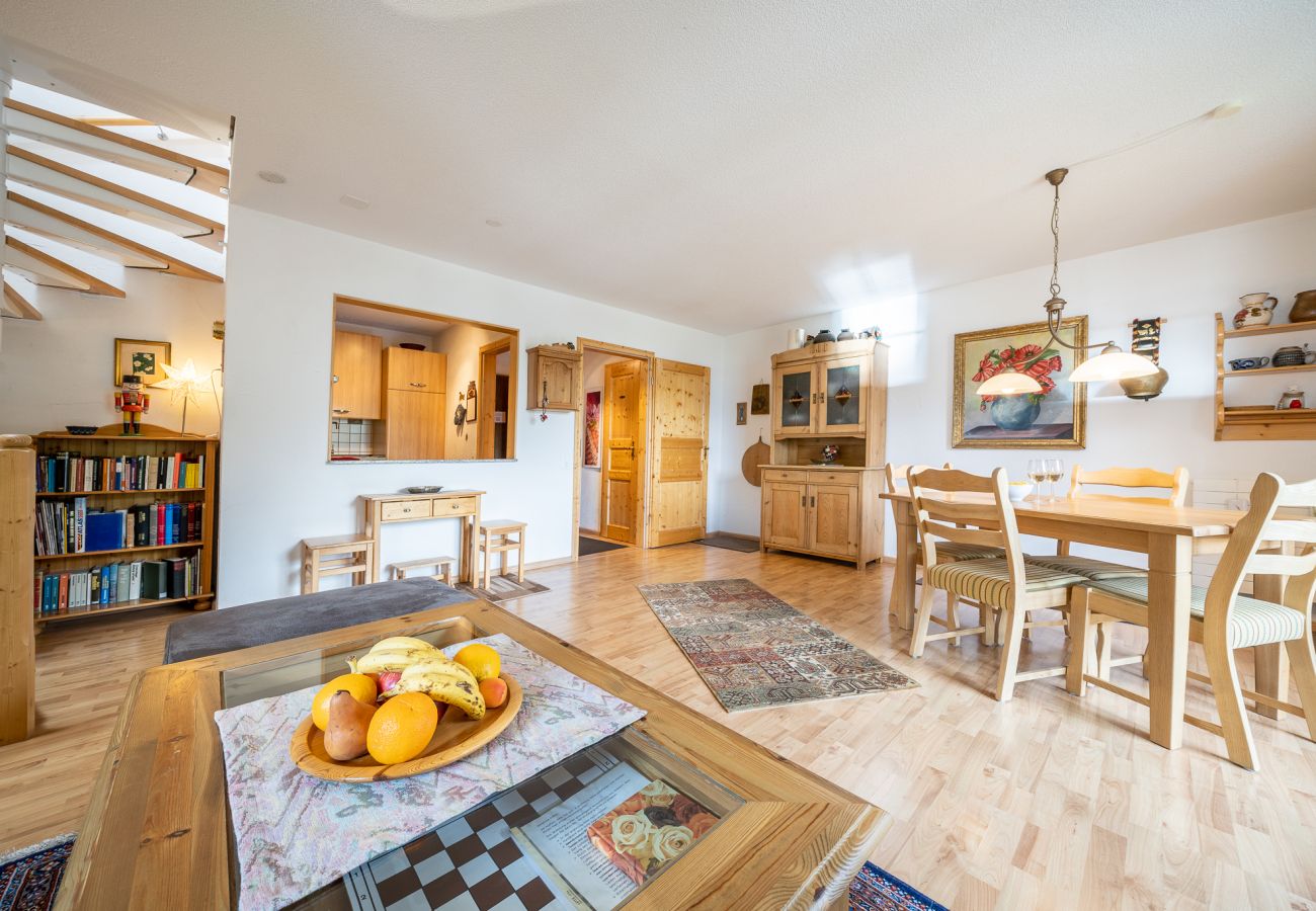 Ferienwohnung in Vulpera - 9404 Renovierte Maisonettewohnung im modernen Landhausstil und Balkon mit tollem Ausblick