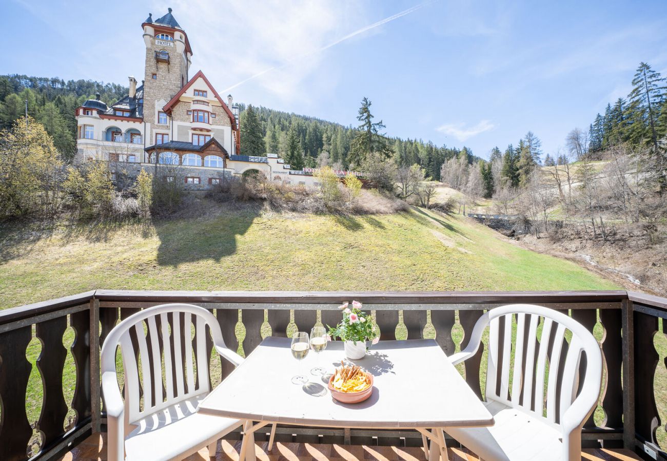 Ferienwohnung in Vulpera - 4402 Geräumige, zweckmässig eingerichtete Maisonette-Wohnung mit mit Blick auf die Villa Engiadina