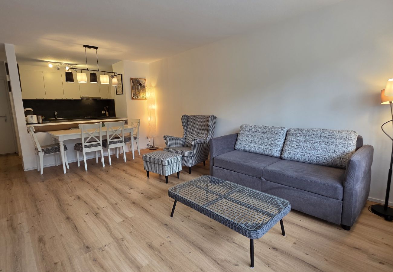 Ferienwohnung in Vulpera - PL 203 Helle frisch renovierte lichtdurchflutete Wohnung mit grosser Terrasse Richtung Scuol