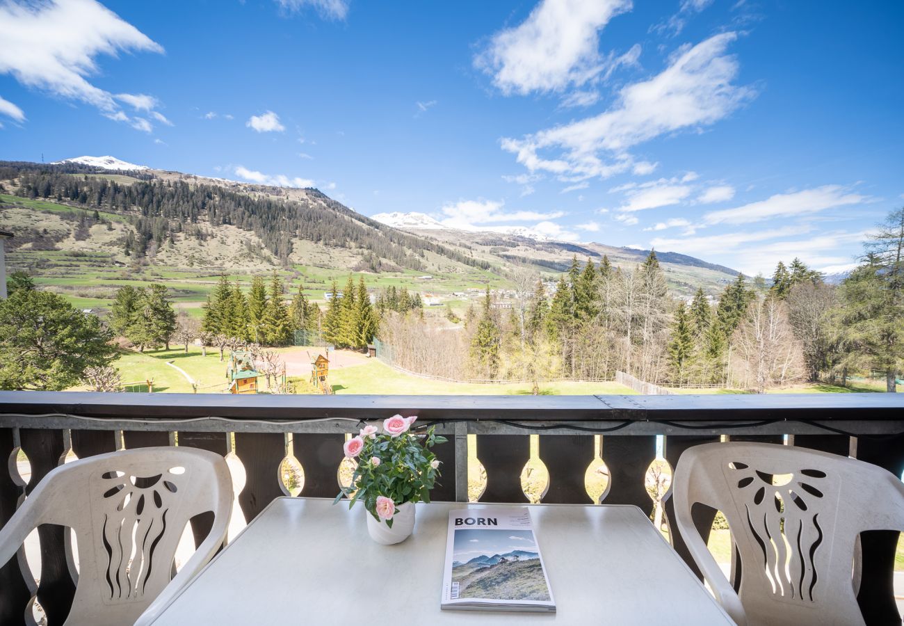 Ferienwohnung in Vulpera - 2404 Grosszügige Maisonette Wohnung und Balkon mit atemberaubendem Talblick